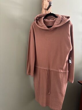 NWT / Velvet by Graham & Spencer .  Neutral / Cozy Hooded Sweatshirt Dress